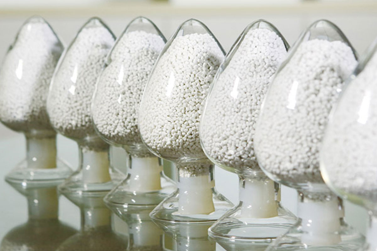 مقایسه ساختار و ترکیب مستربچ‌های رنگی، افزودنی و پایه